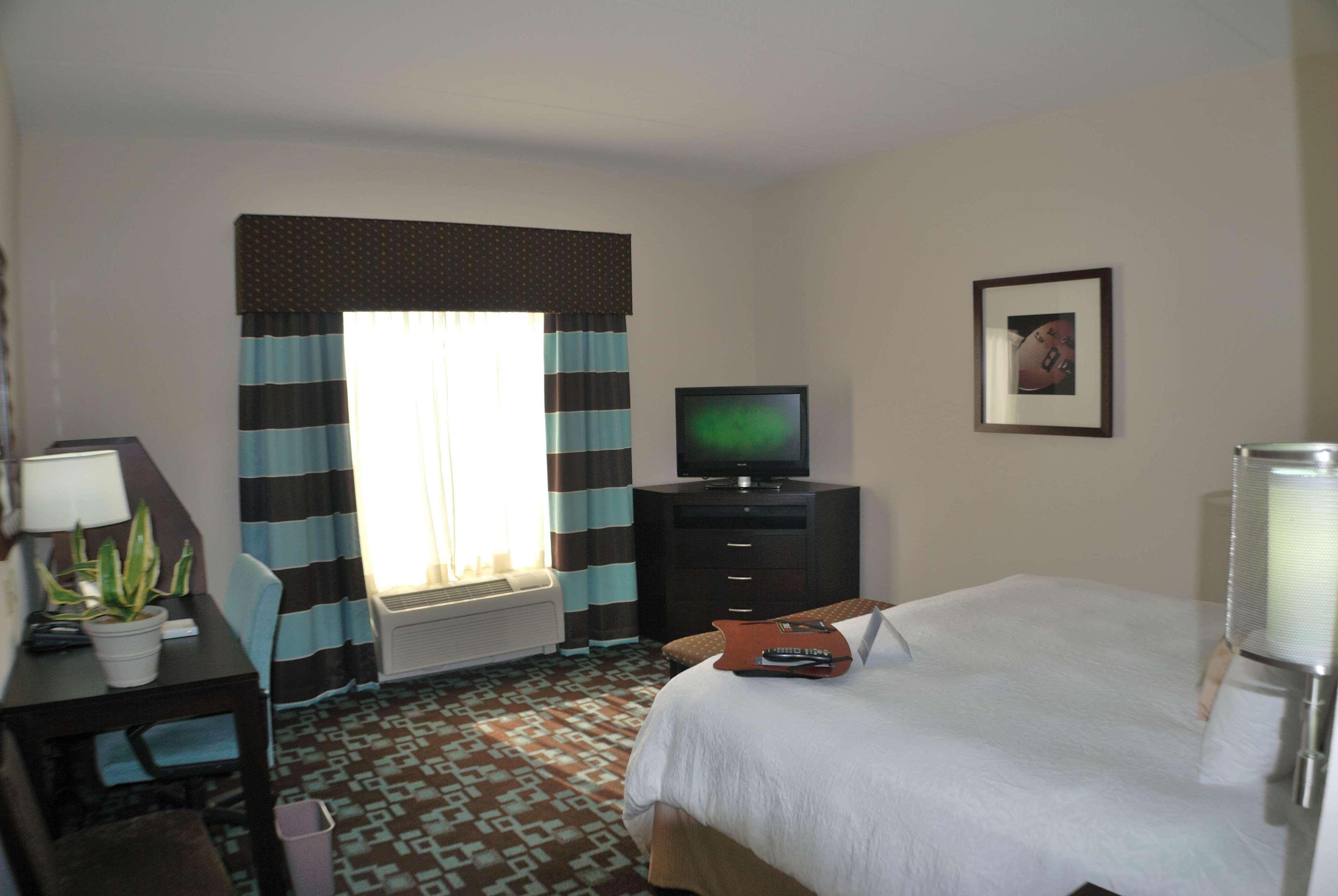 Hampton & At Opryland Hotel