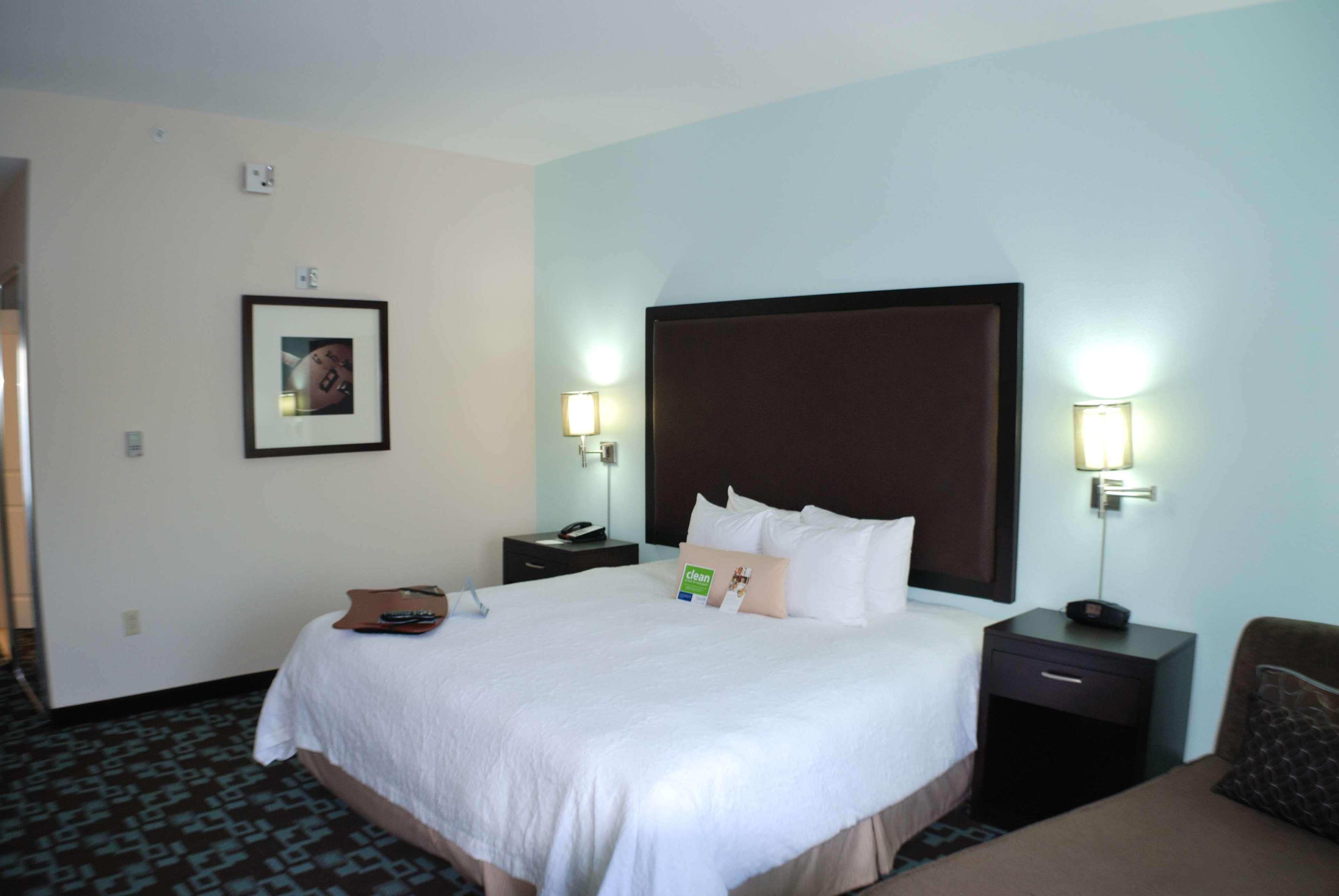 Hampton & At Opryland Hotel