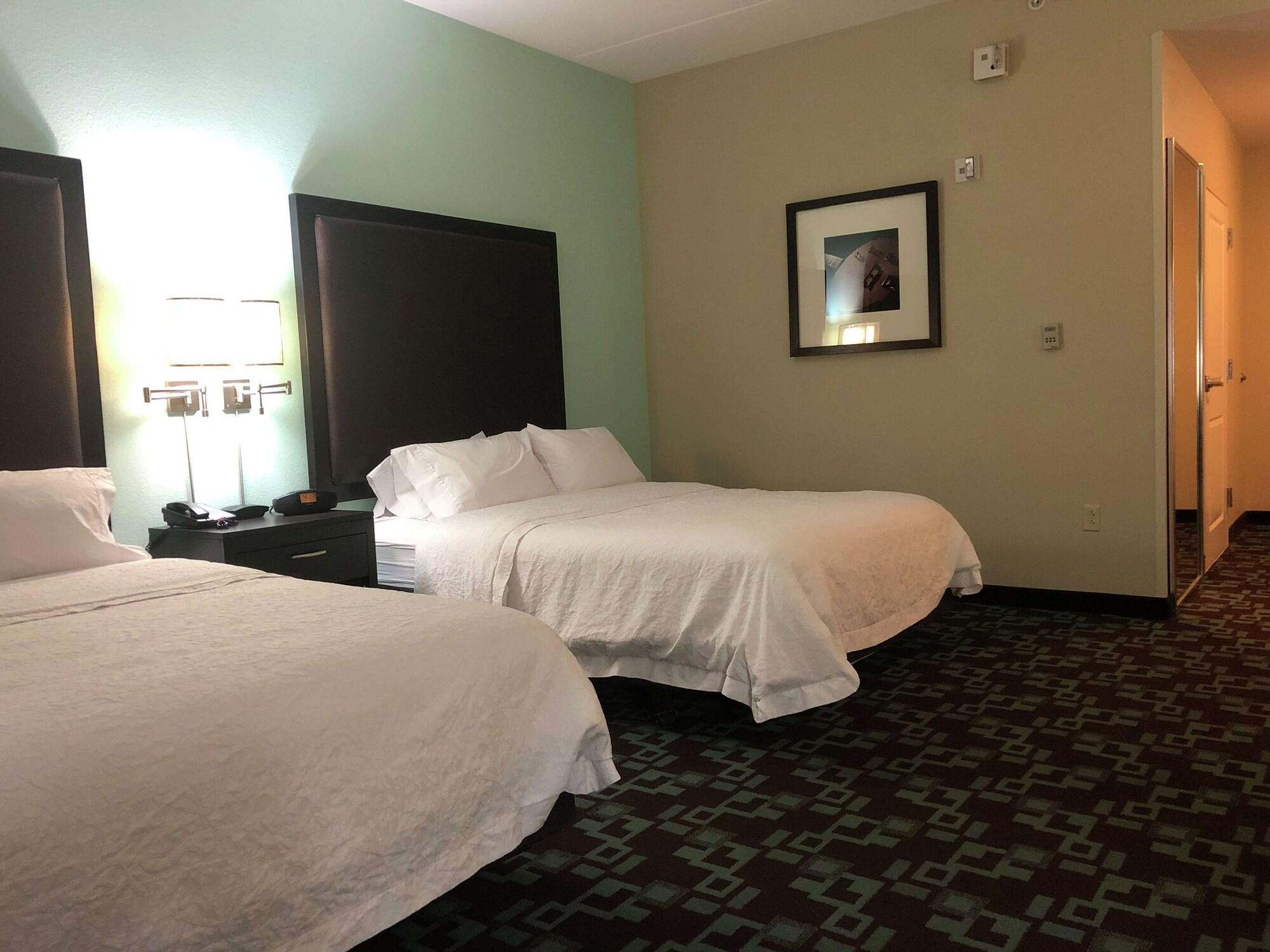Hotel Hampton & At Opryland 3*