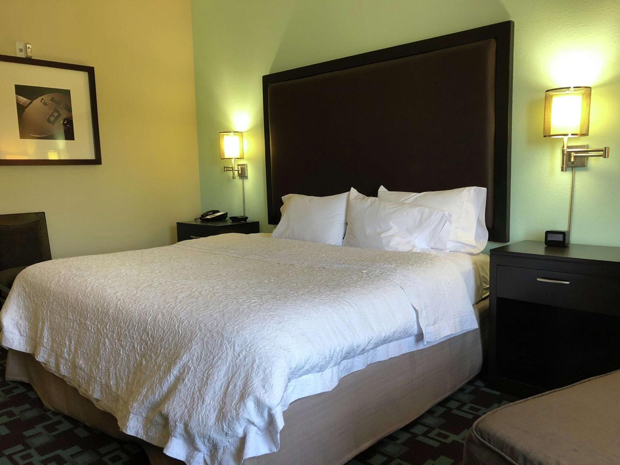 Hampton & At Opryland Hotel 3*