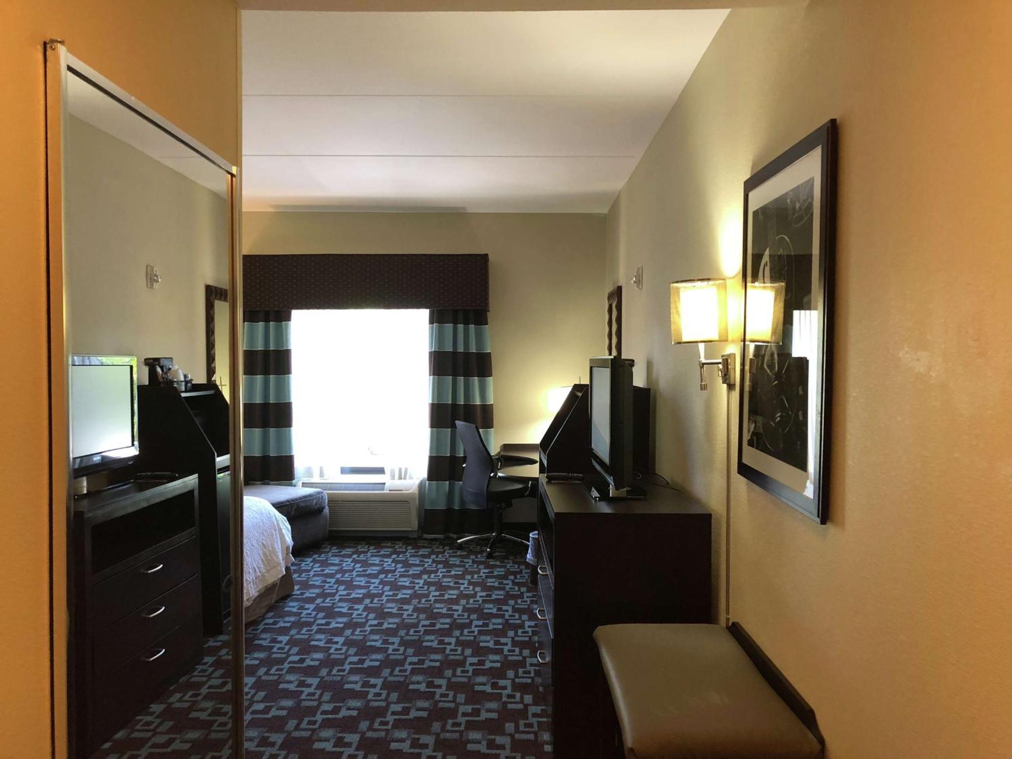 Hampton & At Opryland Hotel Nashville
