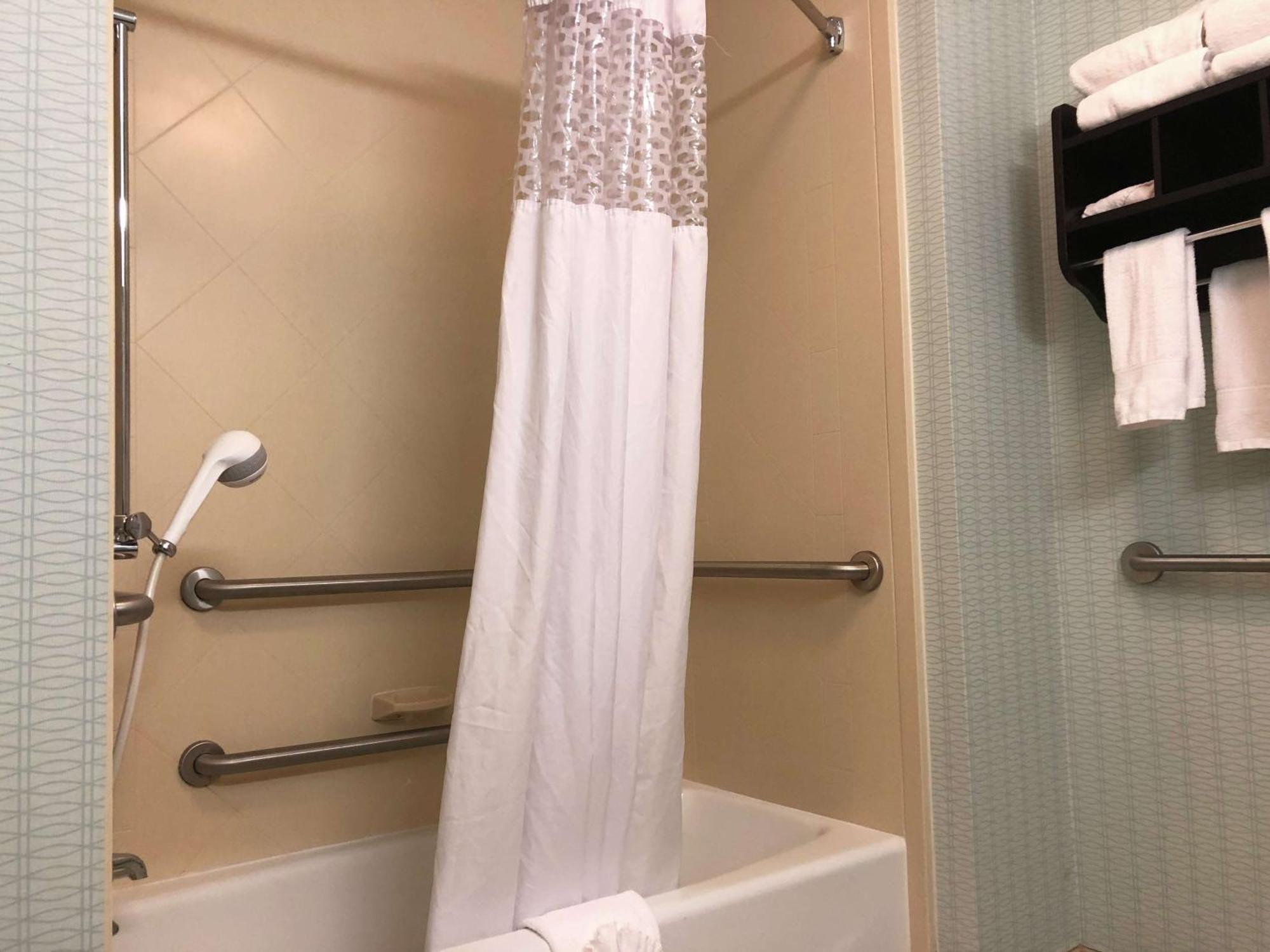 Hampton & At Opryland Nashville